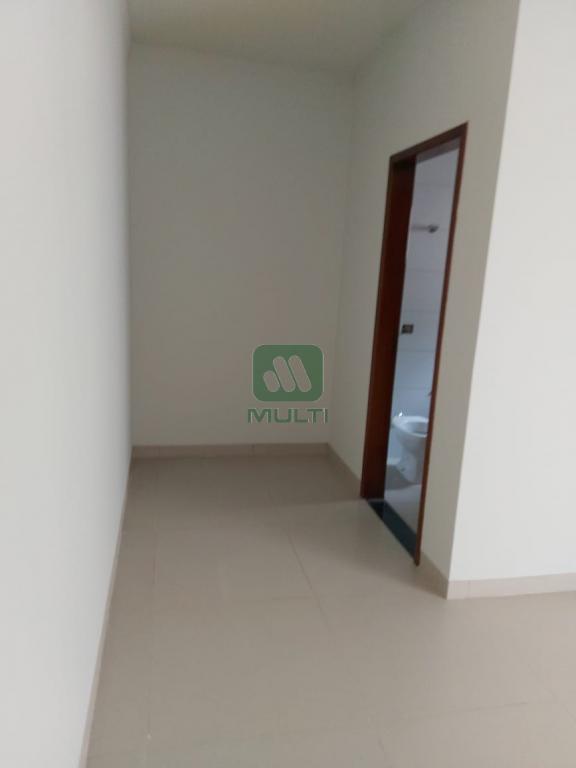 Casa à venda com 3 quartos, 81m² - Foto 4