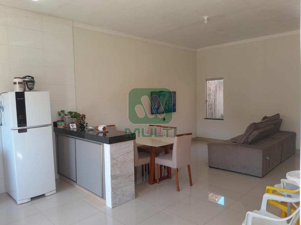 Casa à venda com 3 quartos, 100m² - Foto 4