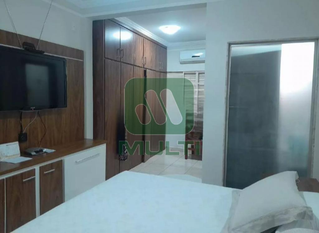 Casa à venda com 3 quartos, 200m² - Foto 5