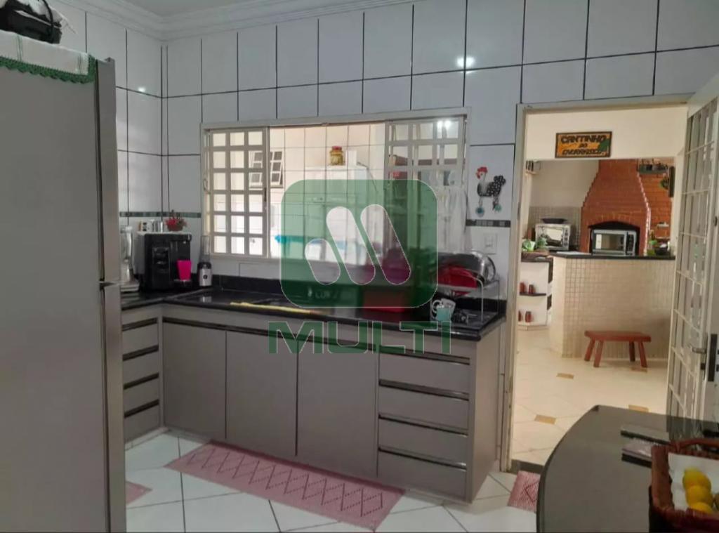 Casa à venda com 3 quartos, 200m² - Foto 6