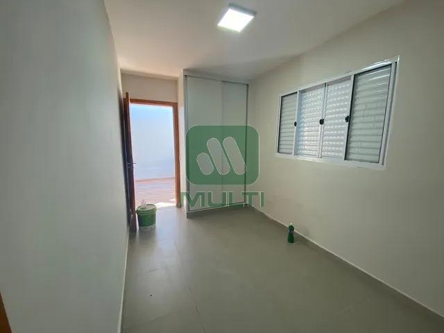 Casa à venda com 5 quartos, 180m² - Foto 2