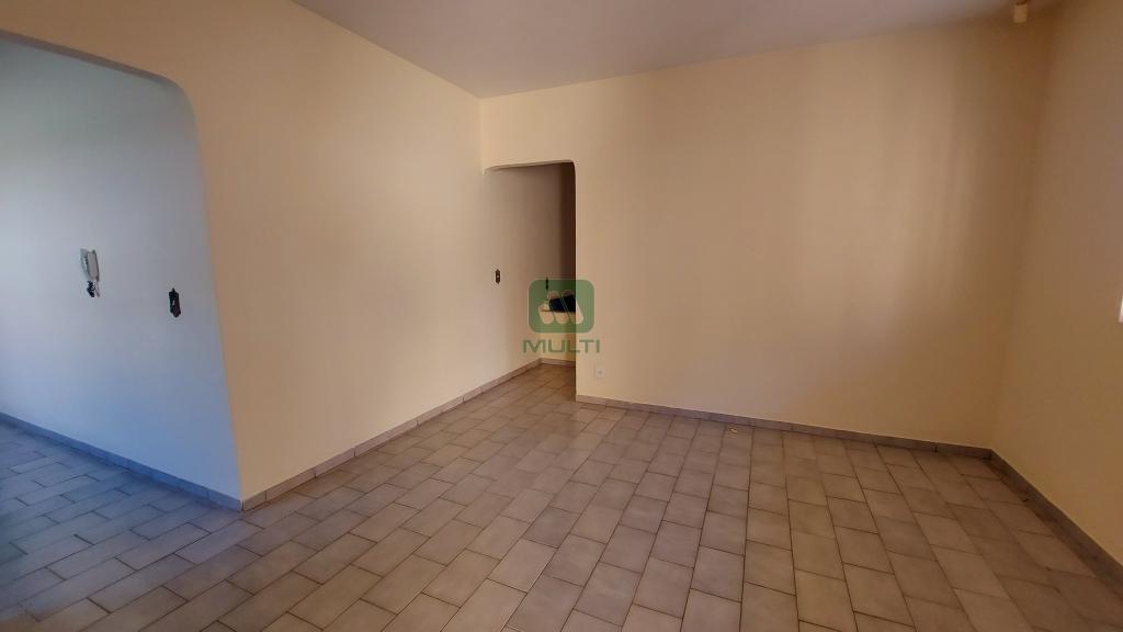 Casa à venda com 3 quartos, 196m² - Foto 1