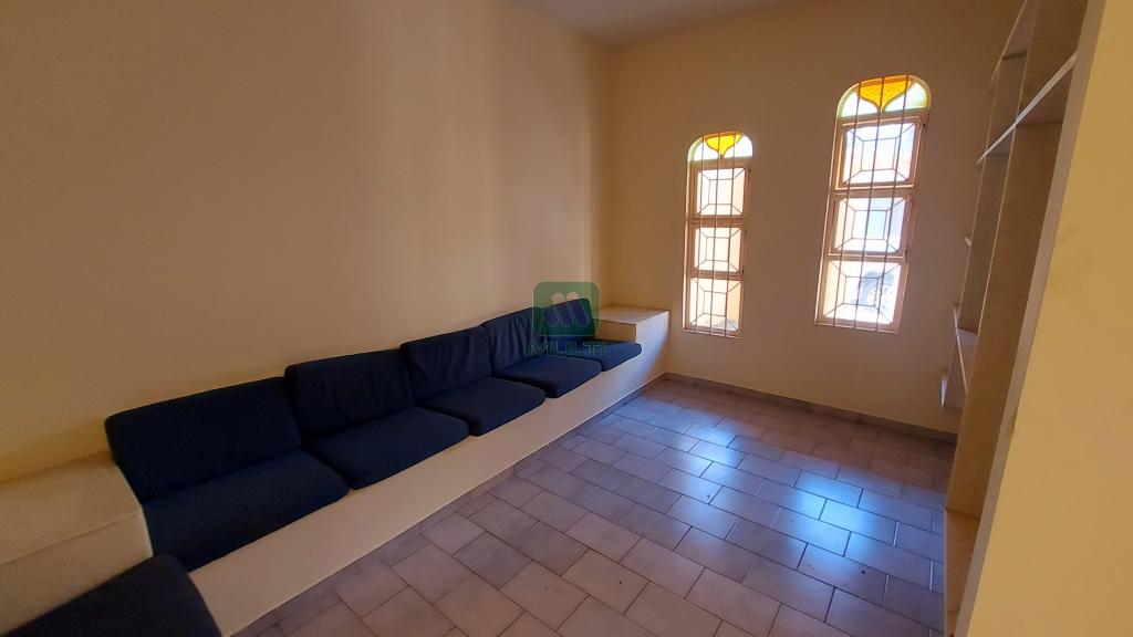 Casa à venda com 3 quartos, 196m² - Foto 2