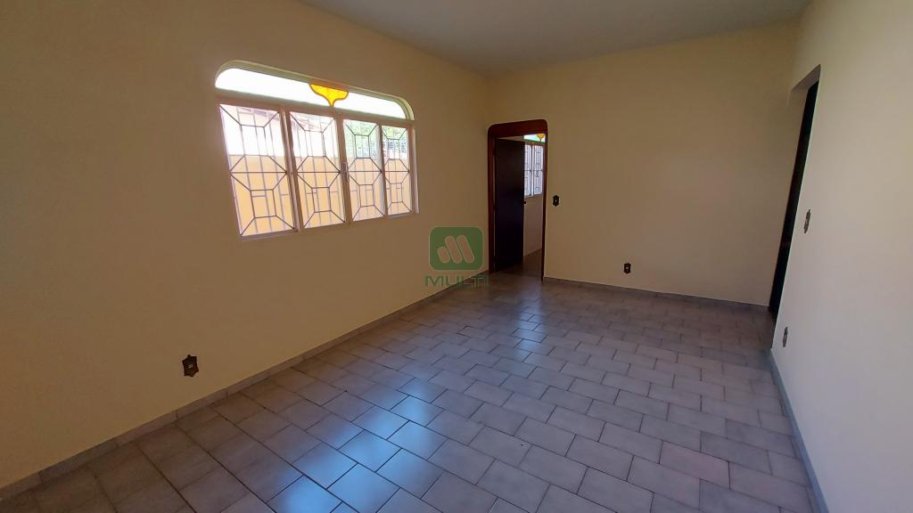 Casa à venda com 3 quartos, 196m² - Foto 3