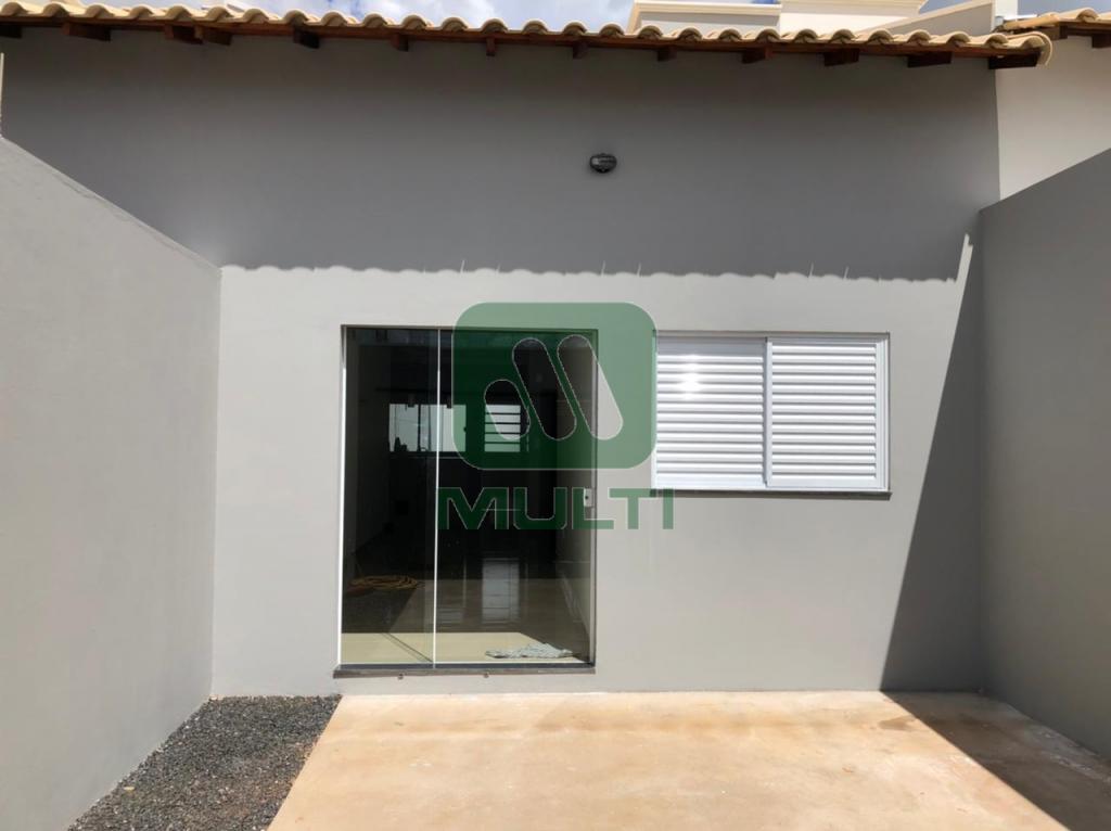 Casa à venda com 2 quartos, 69m² - Foto 1