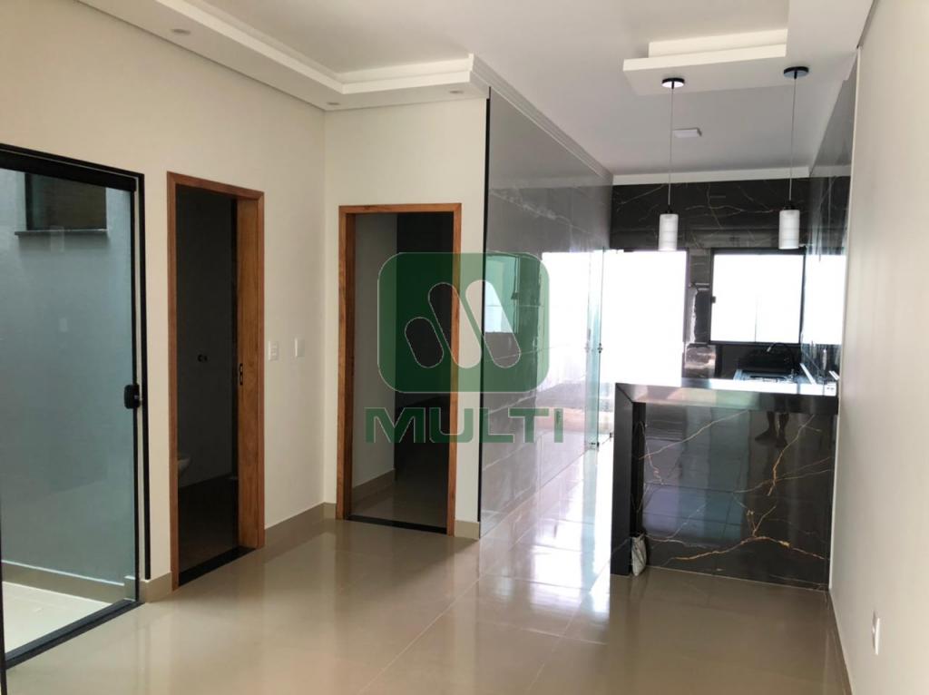 Casa à venda com 2 quartos, 70m² - Foto 4