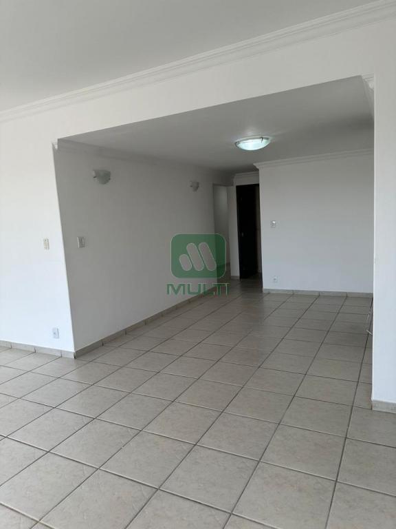 Apartamento à venda com 3 quartos, 171m² - Foto 2