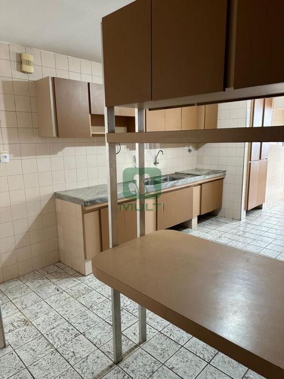 Apartamento à venda com 3 quartos, 171m² - Foto 8