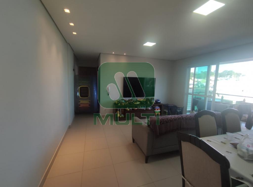 Apartamento à venda com 3 quartos, 96m² - Foto 2