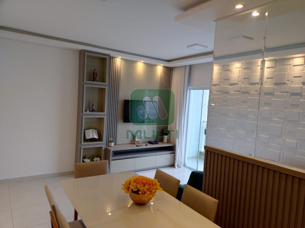 Apartamento à venda com 2 quartos, 64m² - Foto 1