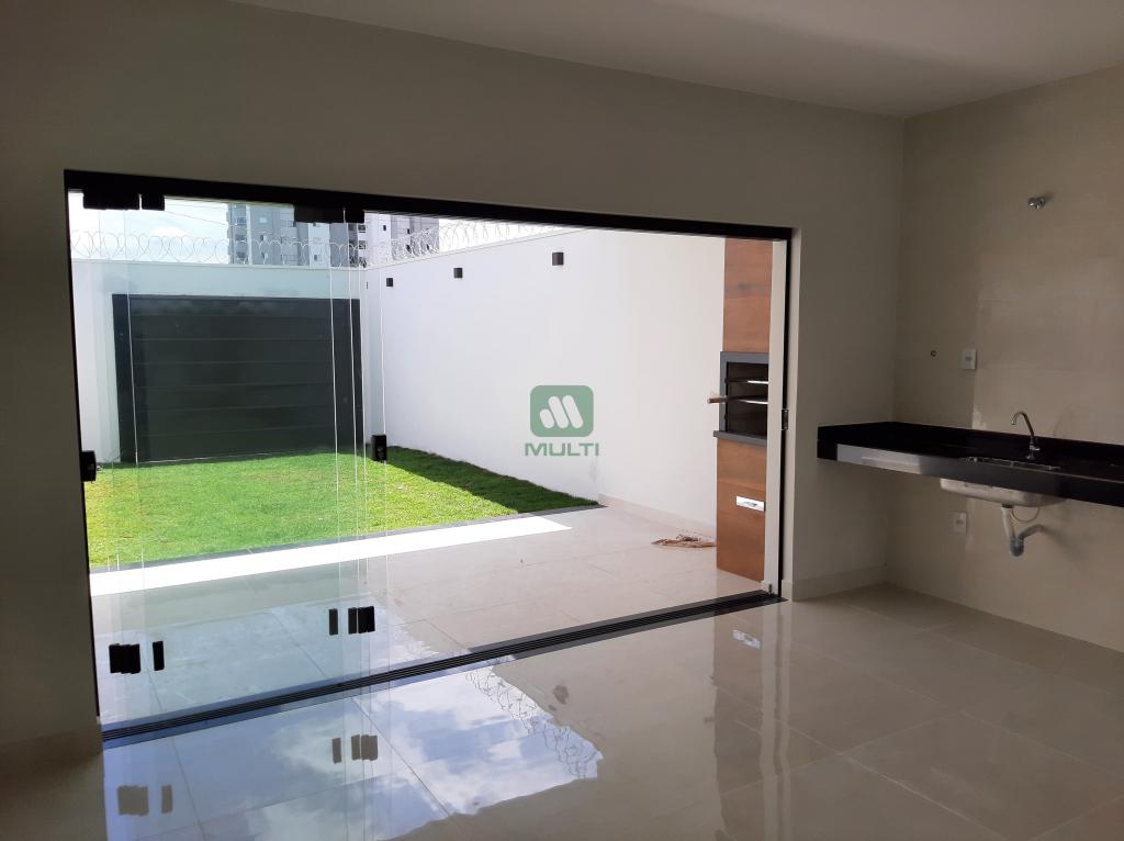 Casa à venda com 3 quartos, 80m² - Foto 1