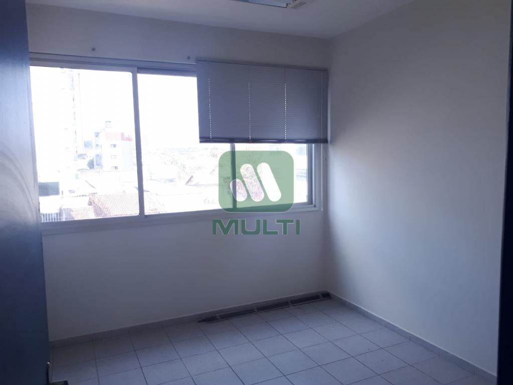 Apartamento à venda com 8 quartos, 1600m² - Foto 2