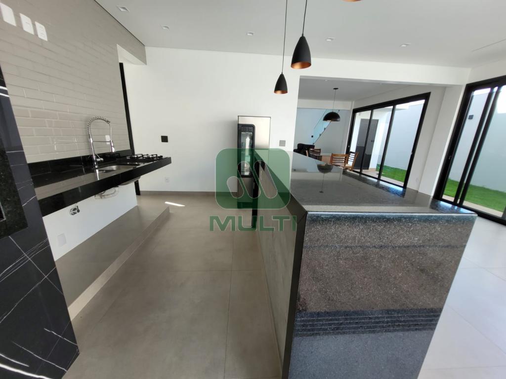 Casa à venda com 3 quartos, 223m² - Foto 8