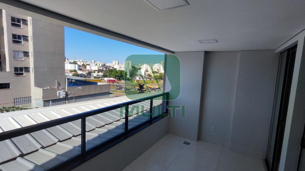 Apartamento à venda com 3 quartos, 123m² - Foto 2