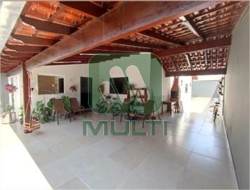 Casa à venda com 3 quartos, 131m² - Foto 2