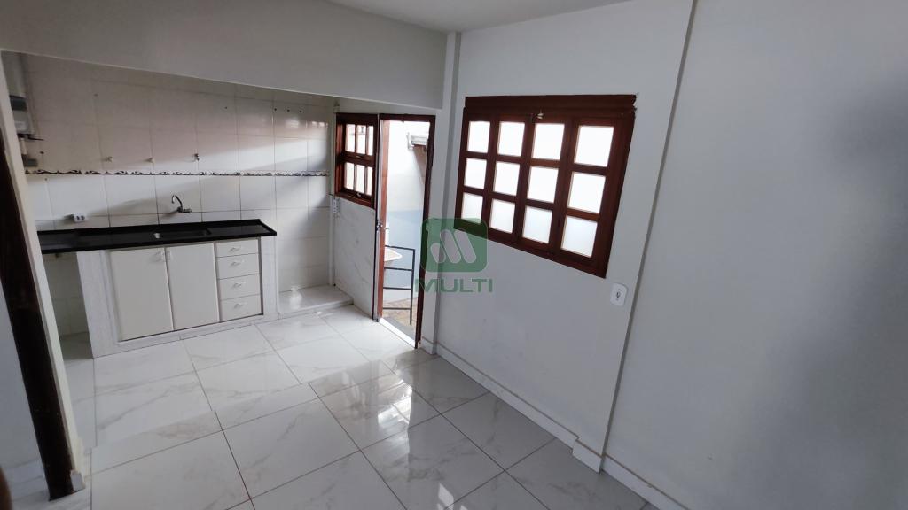 Casa à venda com 3 quartos, 130m² - Foto 4