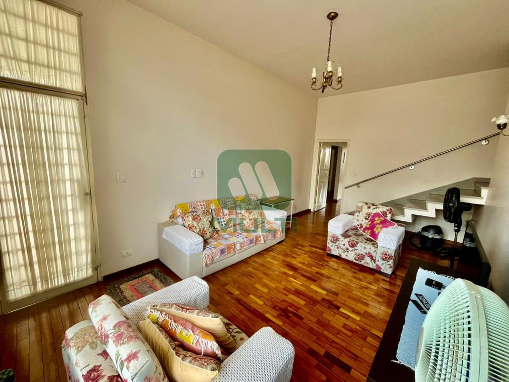 Casa à venda com 3 quartos, 370m² - Foto 2