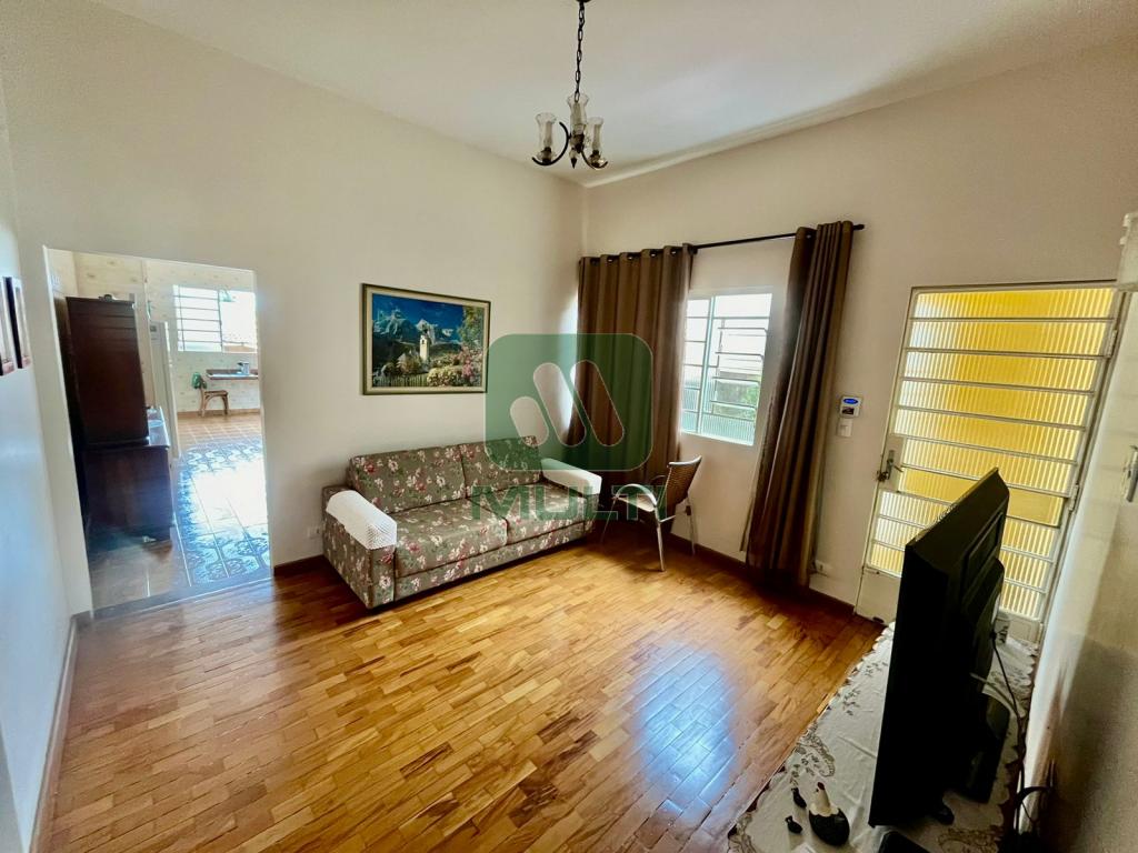 Casa à venda com 3 quartos, 370m² - Foto 3