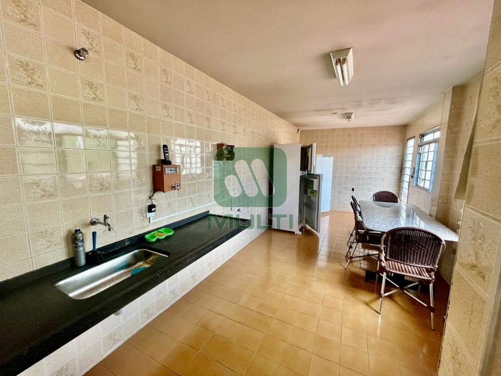 Casa à venda com 3 quartos, 370m² - Foto 6