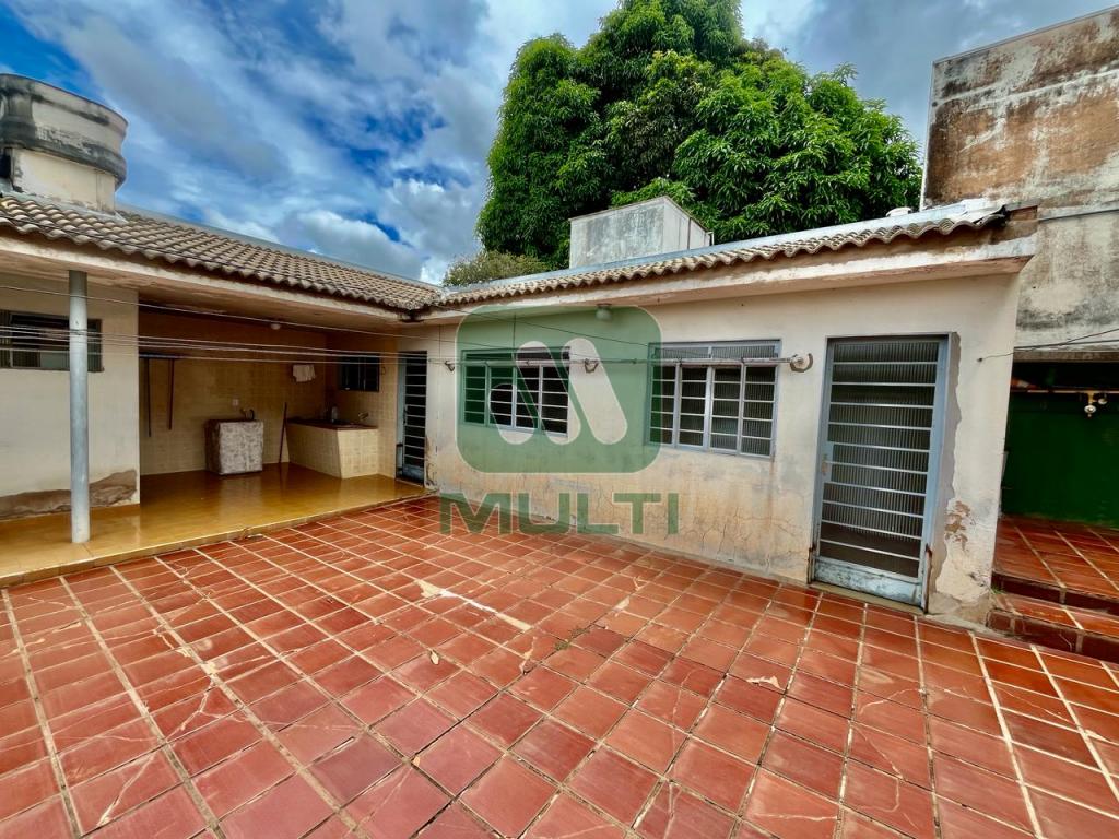 Casa à venda com 3 quartos, 370m² - Foto 17