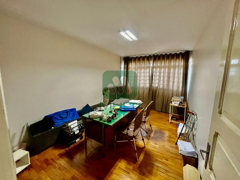 Casa à venda com 3 quartos, 370m² - Foto 18