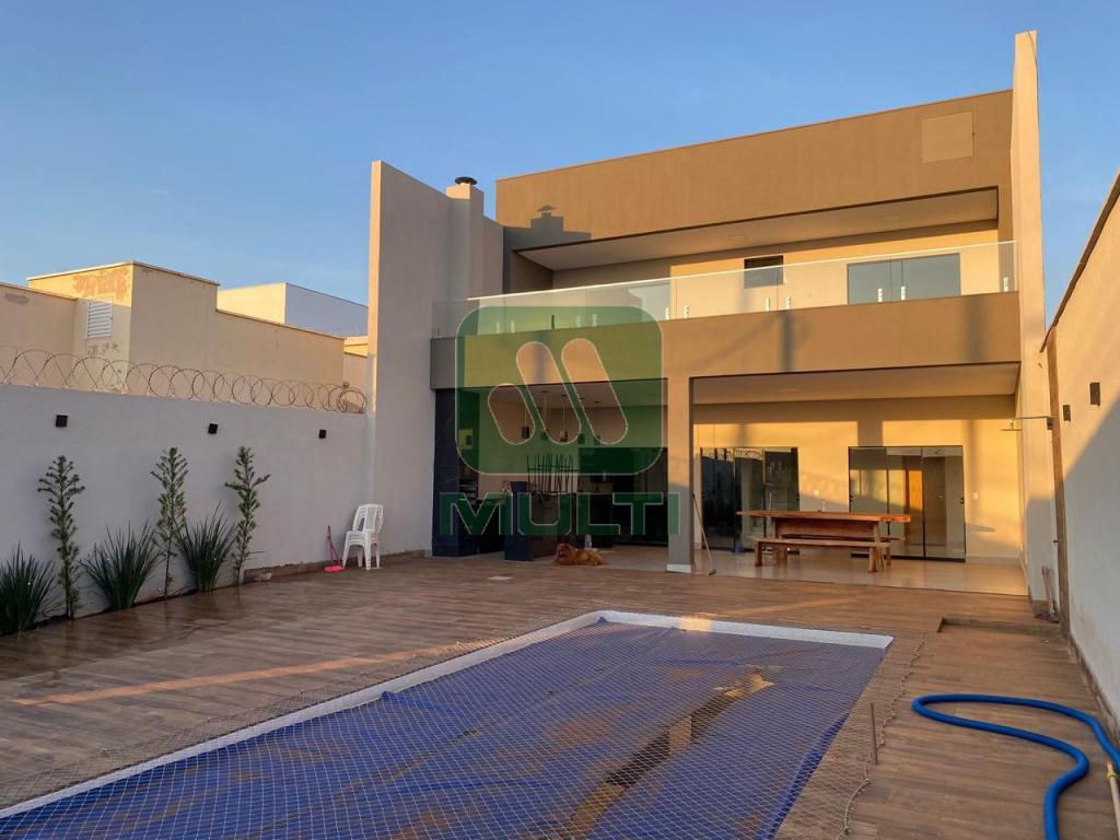 Casa à venda com 4 quartos, 213m² - Foto 1