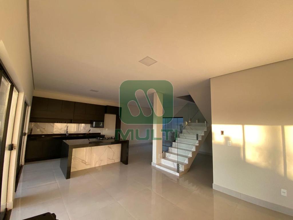 Casa à venda com 4 quartos, 213m² - Foto 2