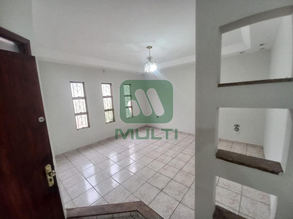 Casa à venda com 3 quartos, 170m² - Foto 1