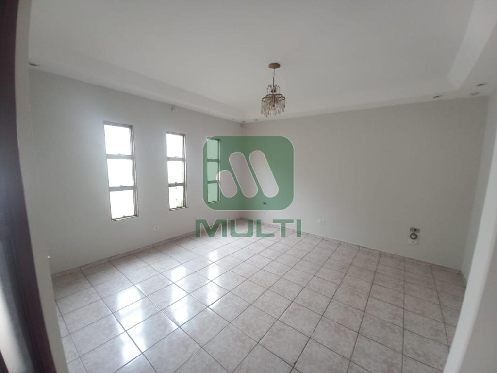 Casa à venda com 3 quartos, 170m² - Foto 2