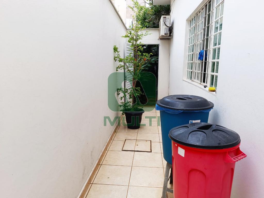 Casa à venda com 3 quartos, 250m² - Foto 22