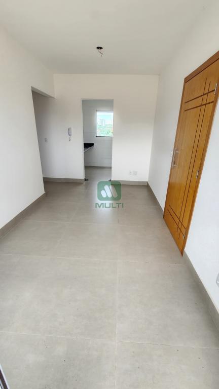 Apartamento à venda com 2 quartos, 58m² - Foto 2