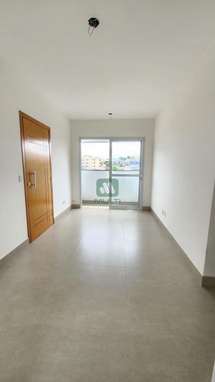 Apartamento à venda com 2 quartos, 58m² - Foto 3