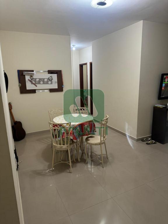 Apartamento à venda com 3 quartos, 90m² - Foto 2