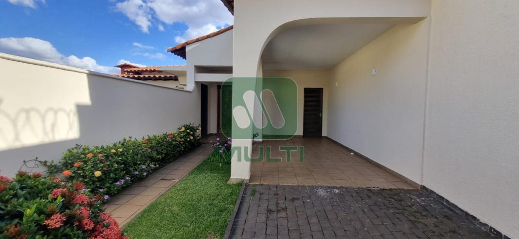 Casa à venda com 4 quartos, 300m² - Foto 2