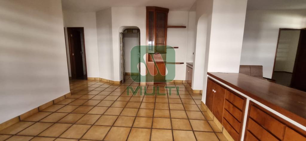 Casa à venda com 4 quartos, 300m² - Foto 3