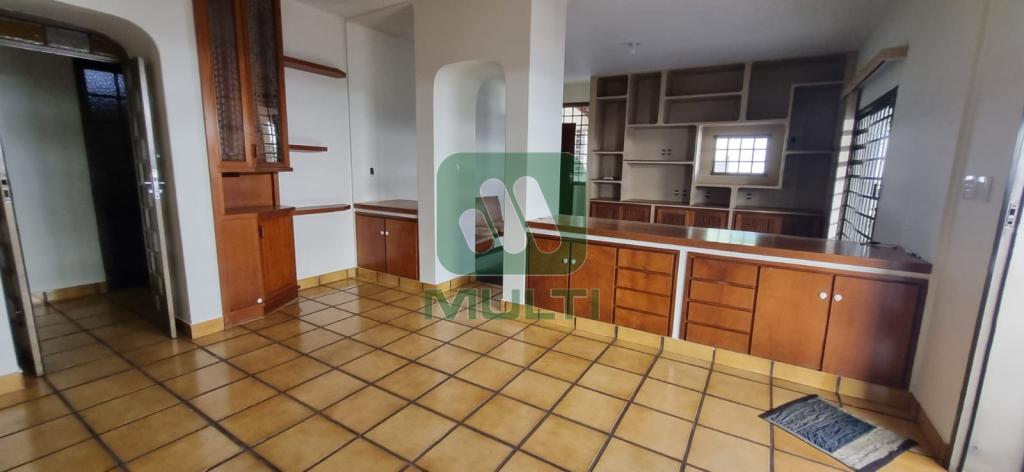 Casa à venda com 4 quartos, 300m² - Foto 4