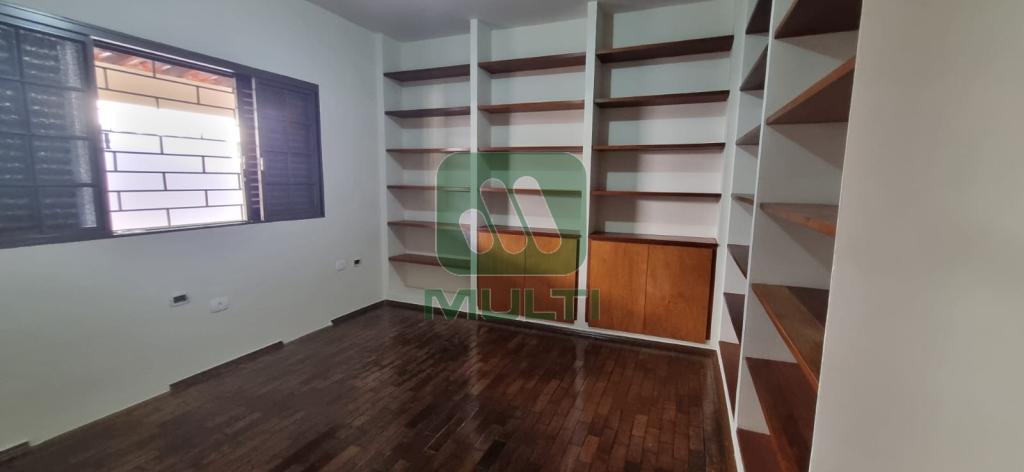 Casa à venda com 4 quartos, 300m² - Foto 18