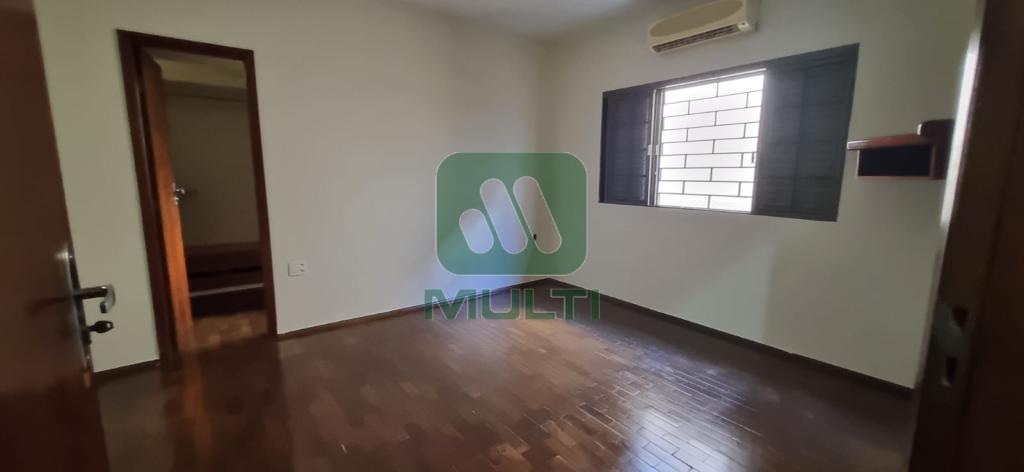 Casa à venda com 4 quartos, 300m² - Foto 26