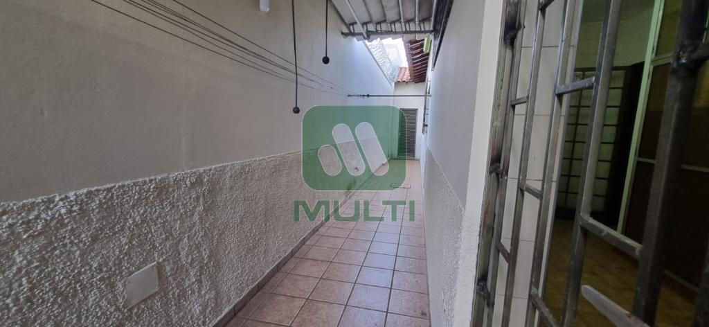 Casa à venda com 4 quartos, 300m² - Foto 41