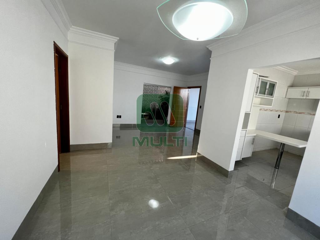 Casa à venda com 3 quartos, 120m² - Foto 2