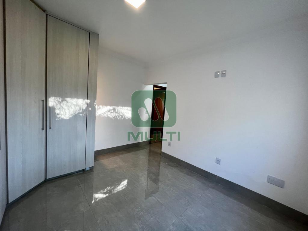 Casa à venda com 3 quartos, 120m² - Foto 11