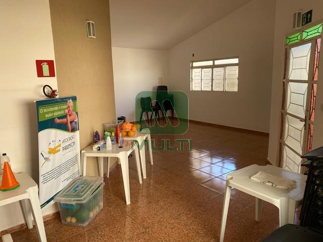 Casa à venda com 3 quartos, 200m² - Foto 7