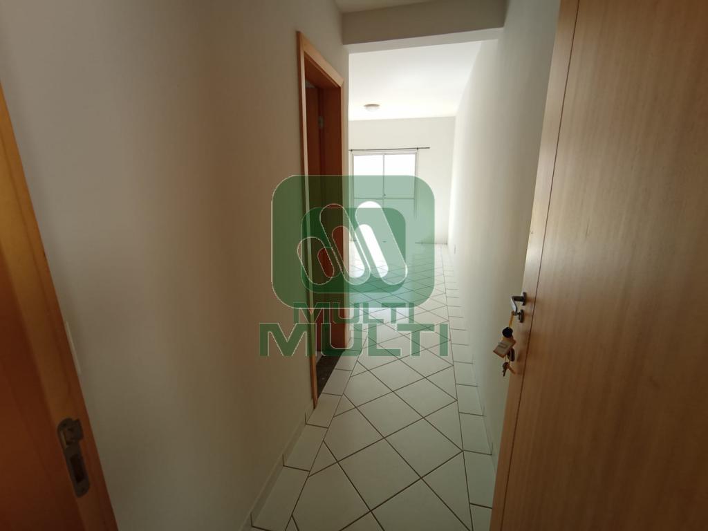 Apartamento à venda com 2 quartos, 68m² - Foto 2