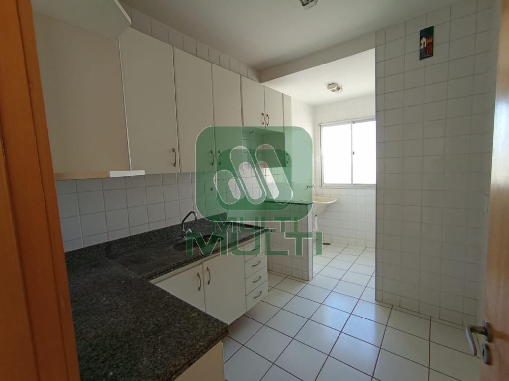 Apartamento à venda com 2 quartos, 68m² - Foto 3