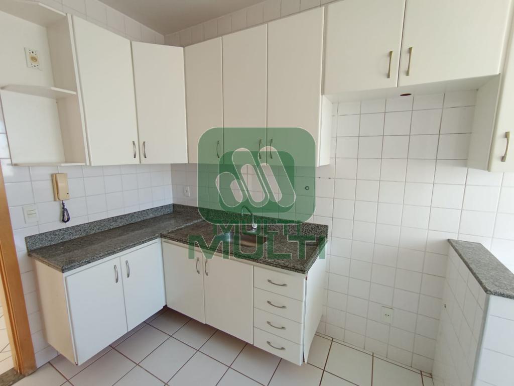 Apartamento à venda com 2 quartos, 68m² - Foto 4