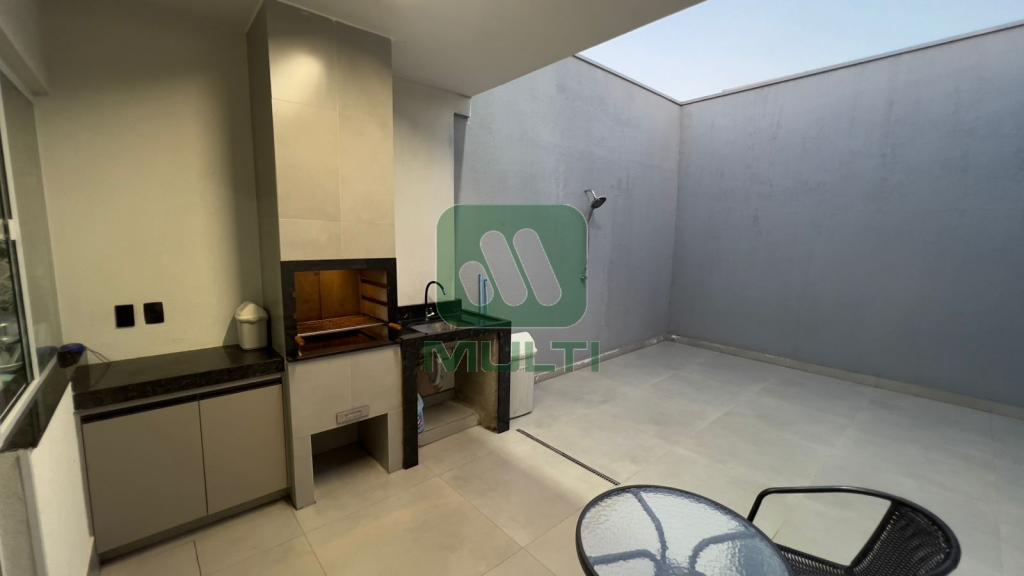 Casa à venda com 2 quartos, 98m² - Foto 18