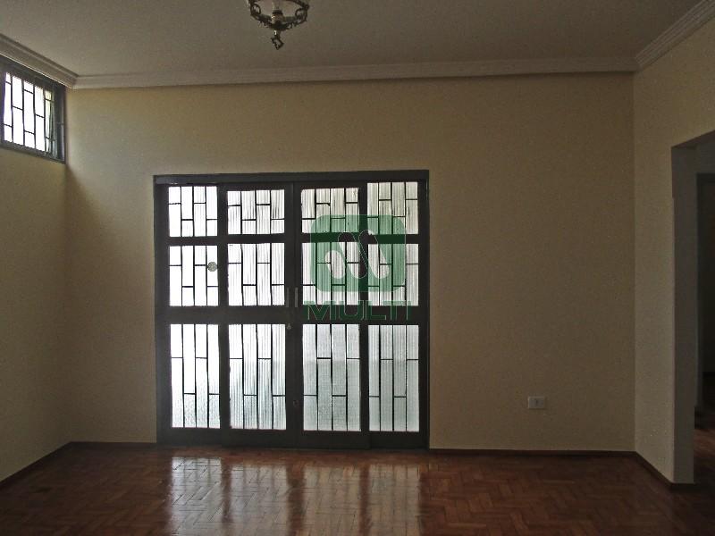 Casa à venda com 4 quartos, 210m² - Foto 1