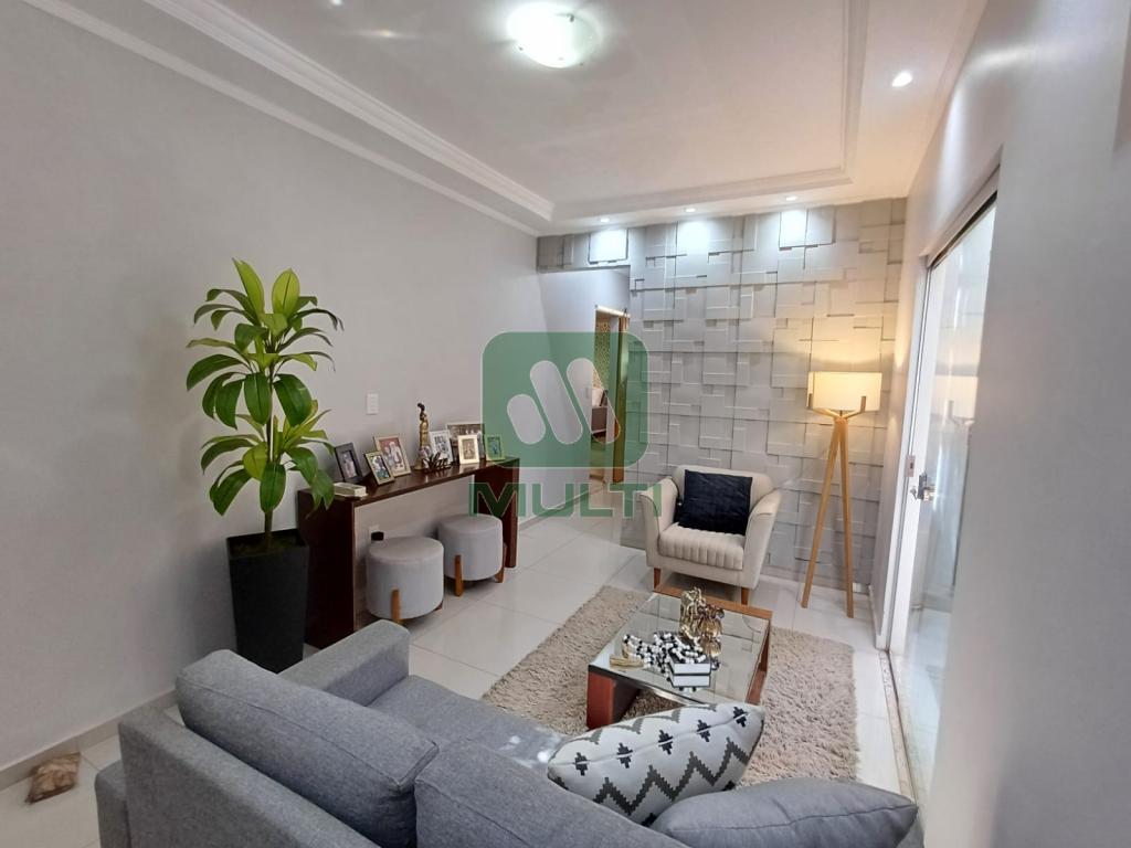 Casa à venda com 3 quartos, 160m² - Foto 2