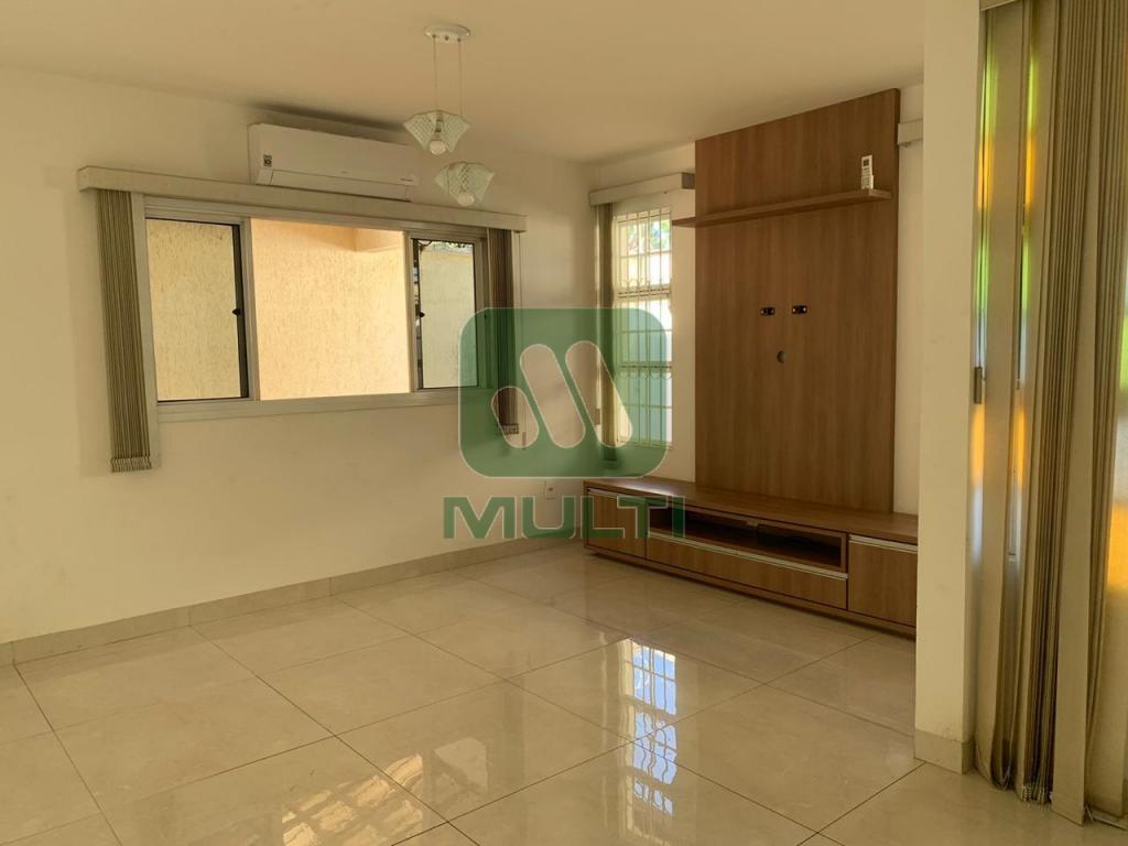 Casa à venda com 5 quartos, 157m² - Foto 1