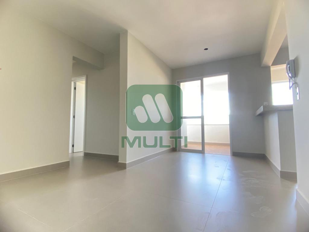 Apartamento à venda com 3 quartos, 79m² - Foto 2